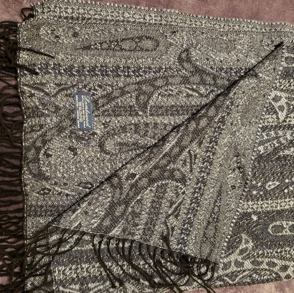 Pashmina - Picture 2 of 3